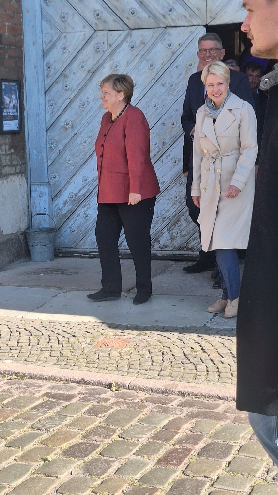 20250929 124302 MEDIUM